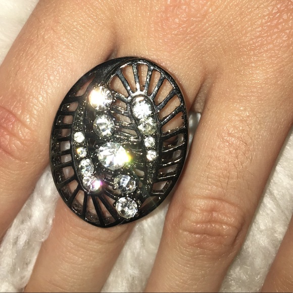 Rhinestone and dark Silver Ring - Picture 2 of 4